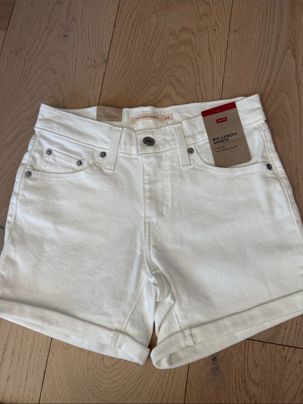 Levi's NEW White Mid-Length Denim Shorts with Rolled Hem size 24